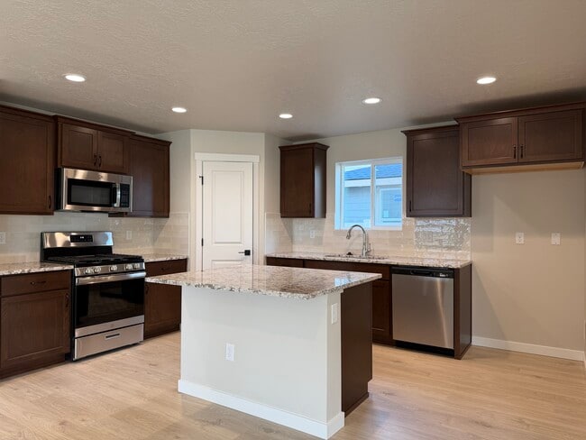 Building Photo - 10096 Longtail Dr