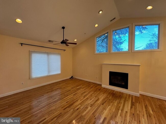 Building Photo - 6158 40 Winks Way