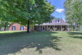 Building Photo - 2303 Friendship Dr