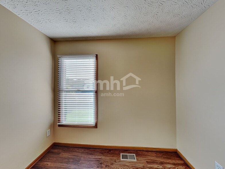 Building Photo - 378 Wheatfield Dr