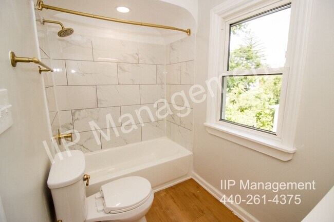 Building Photo - 3549 Grosvenor Rd