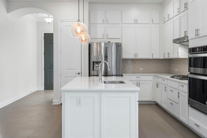 Building Photo - 8211 Agarito Way