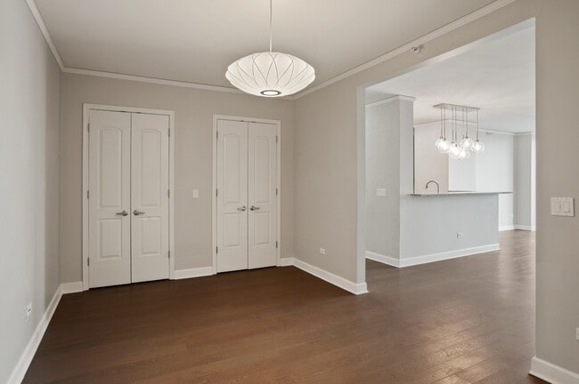 Building Photo - 450 E Waterside Dr