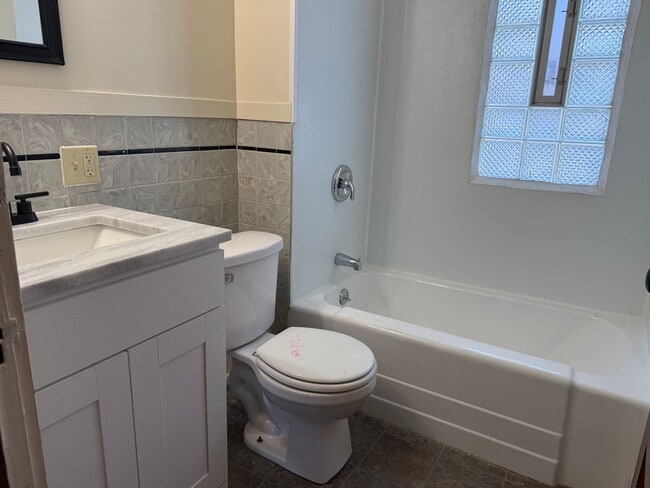 Building Photo - 4 Bed / 2 Bath Home for Rent – Canton, Ohio