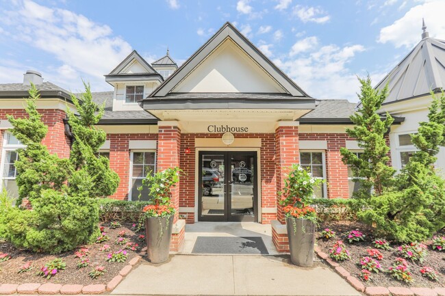 Building Photo - The Brownstones At Englewood South