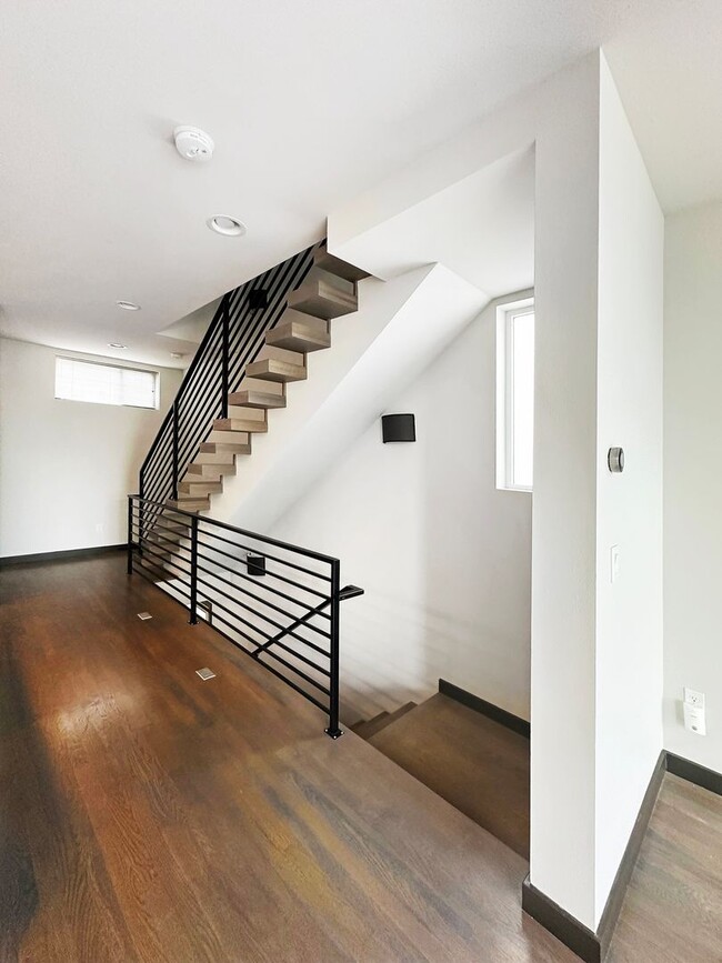 Building Photo - 3Bd/3Ba Seattle Townhouse