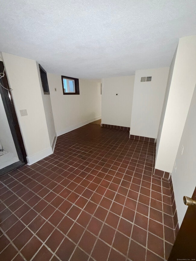 Building Photo - 608 Orange St