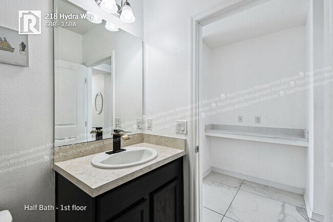 Building Photo - 218 Hydra Wy