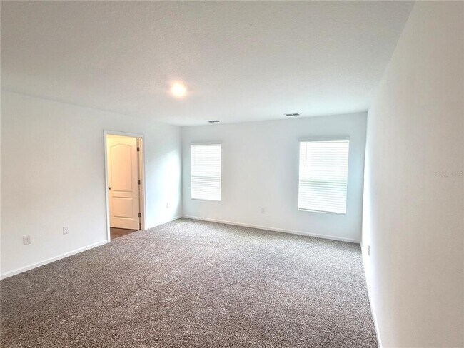 Building Photo - 32 Summerwood Rd S