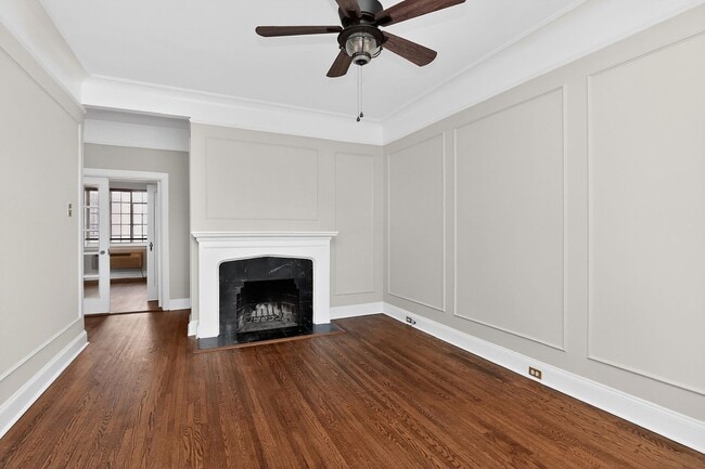 Building Photo - Absolutely stunning penthouse level unit in the historic Poplar building in Charlotte's tree line...