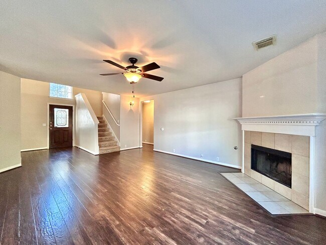 Building Photo - Beautiful 4-Bed Home with Open Floorplan, Game Room & Deck