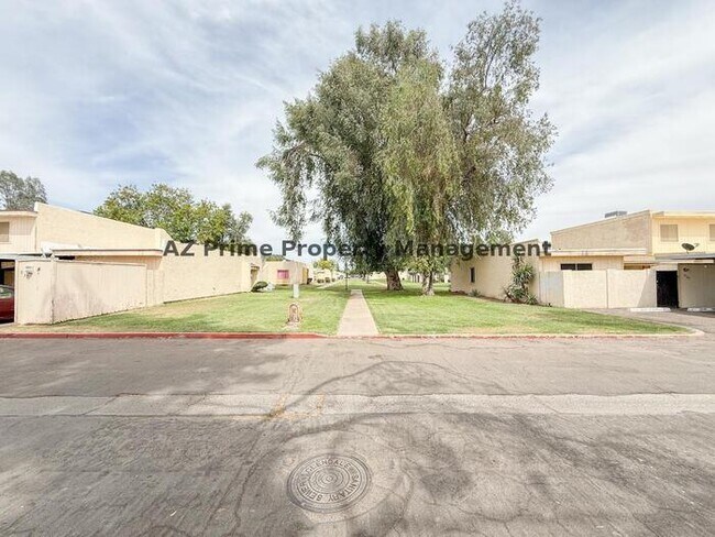 Building Photo - 4440 W Solano Dr N
