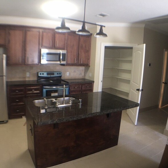 Building Photo - 3730 Boettcher Dr