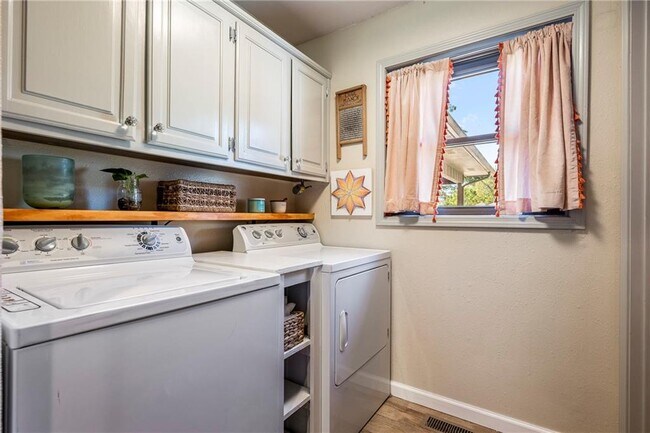 Building Photo - 1 Penzance Dr