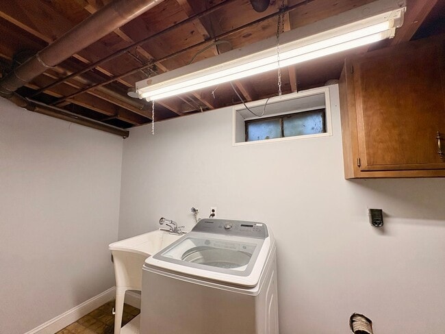 Building Photo - Sprawling Brick Ranch with Huge Lot & Garage in Prime Nottingham Location