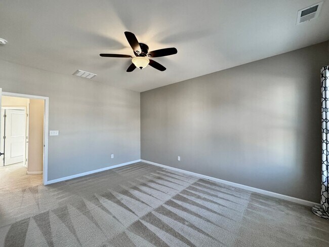 Building Photo - Available 07-08-26! Townhouse w/Garage - Pet Friendly - All Appliances Convey!