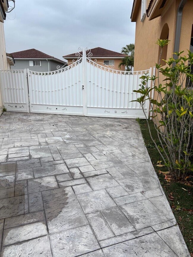 Building Photo - 15465 SW 36th Terrace