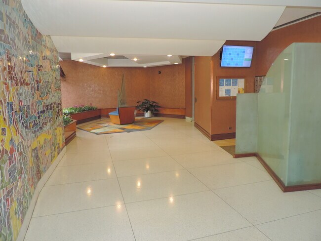 Building Photo - 6301 N Sheridan Rd