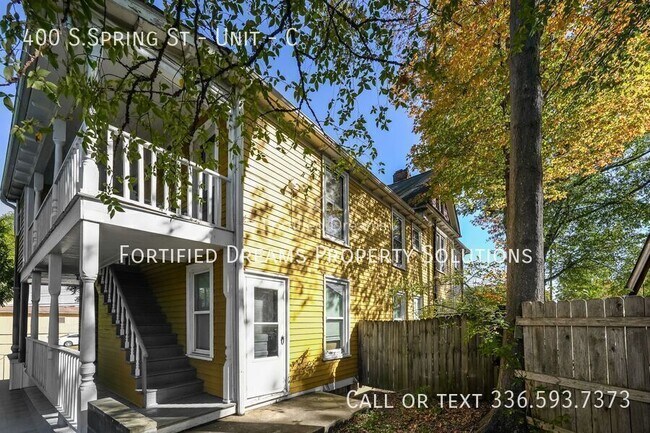 Building Photo - 400 S.Spring St - Unit-C