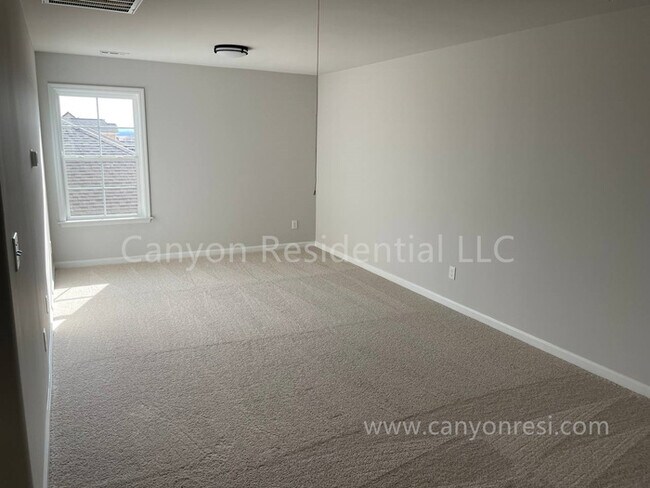 Building Photo - 114 Wilcot Rd