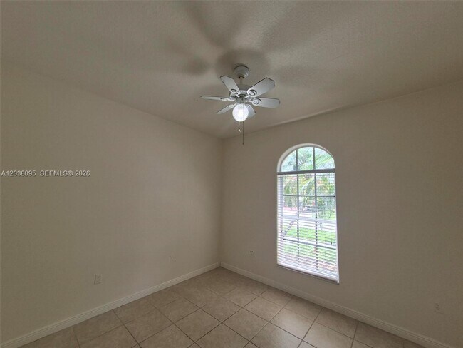 Building Photo - 5033 SW 134th Ave