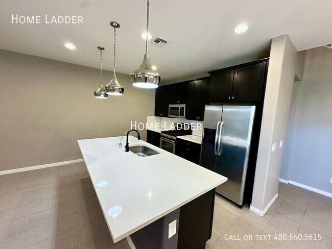 Building Photo - 33343 N Mildred Ln
