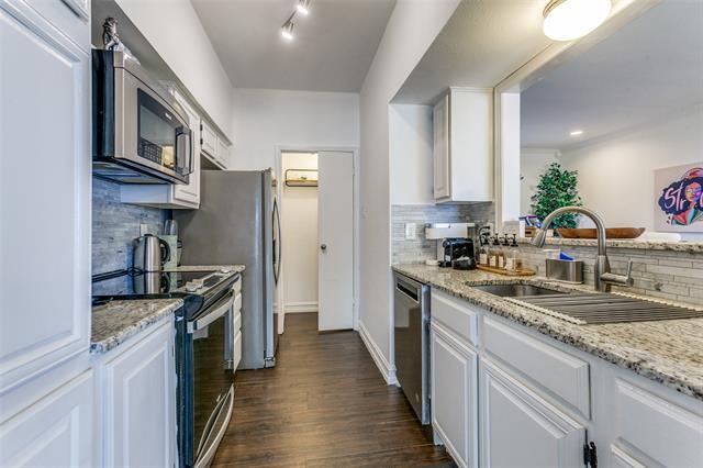 Building Photo - 3550 Country Square Dr