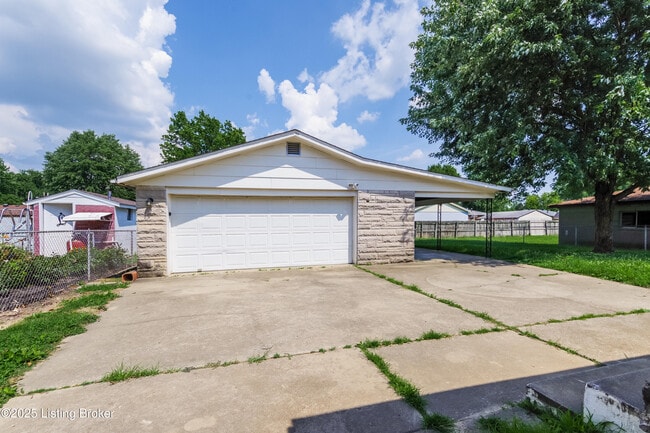Building Photo - 8003 Canna Dr