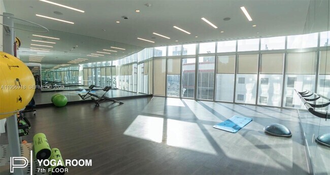 Building Photo - 851 NE 1st Ave