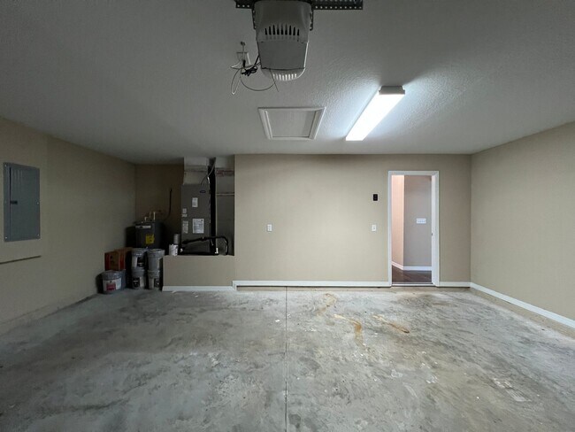 Building Photo - Available NOW! Immaculate 3 Bedroom, 2 Bat...