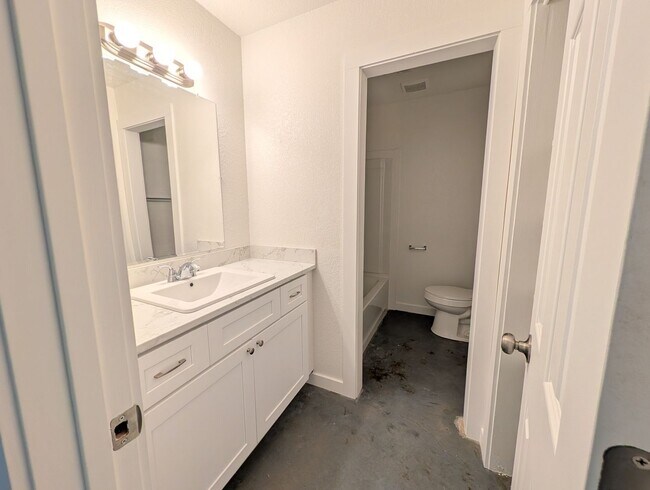Building Photo - Updated Arkansas Unit at Brookridge
