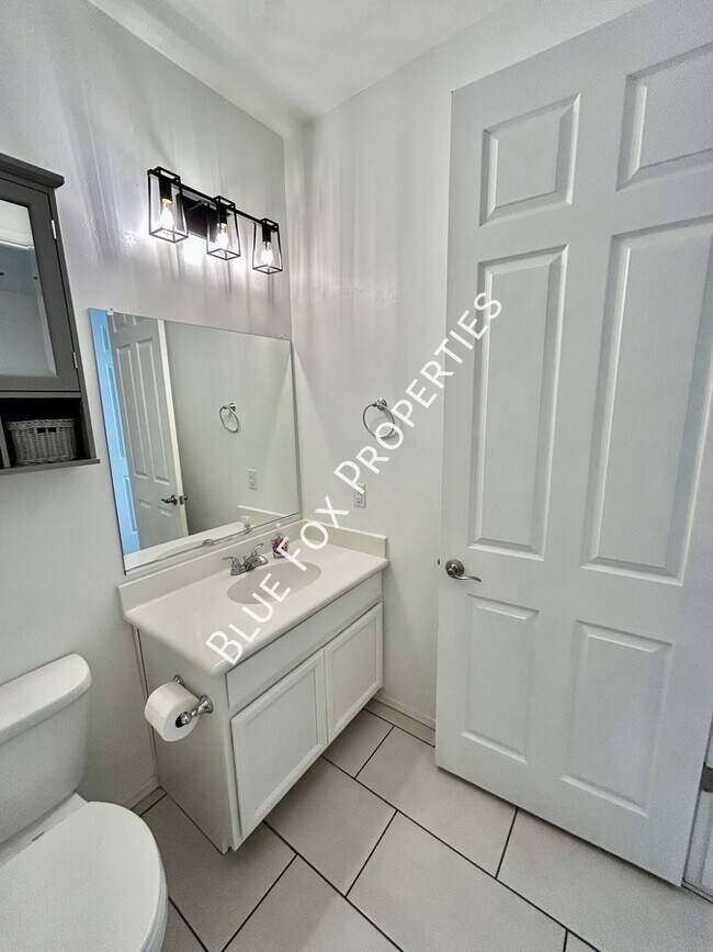 Building Photo - 7214 S Via Tierra Mesa