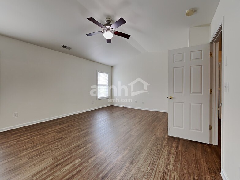 Building Photo - 1315 Emory Ln NW