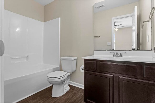 Building Photo - Minutes to OAJ Airport! Newly Remodeled To...