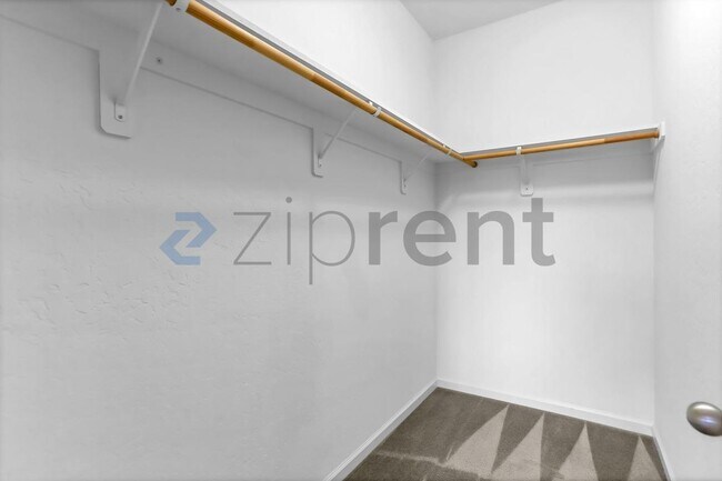 Building Photo - Unit