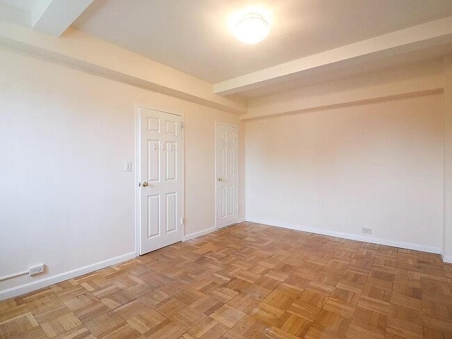 Building Photo - 5 Metropolitan Oval