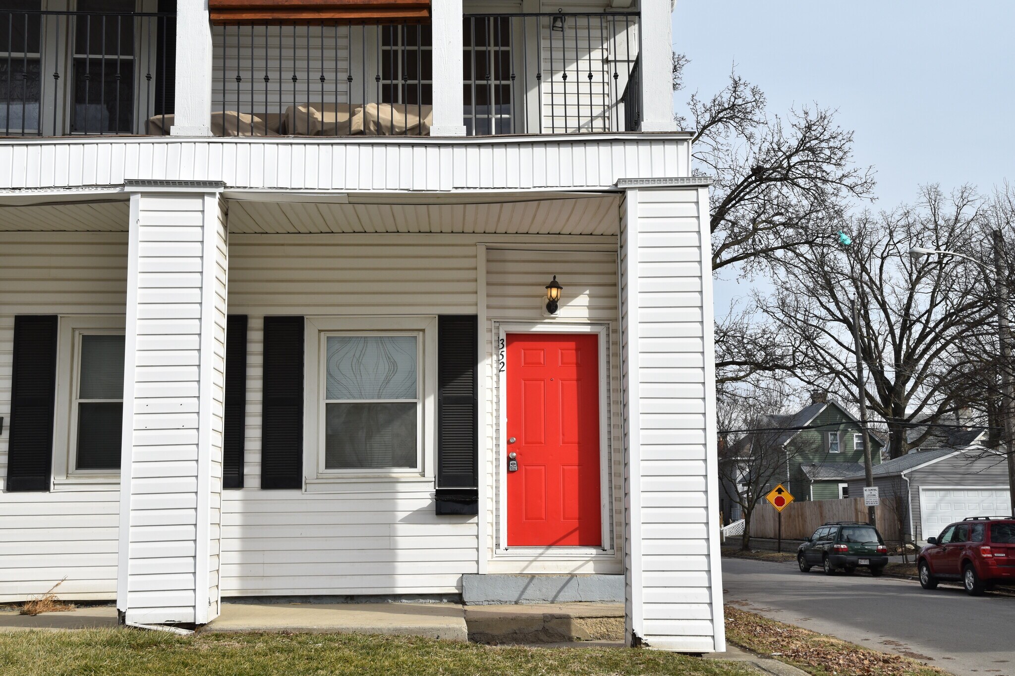 Building Photo - 352 E Hinman Ave