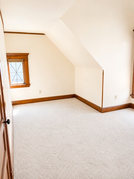 Building Photo - 537 Whitney Ave