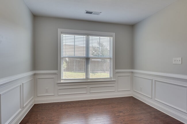Building Photo - 1721 Dunmore Ave