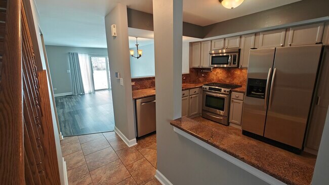 Building Photo - 1644 Orchard Ave