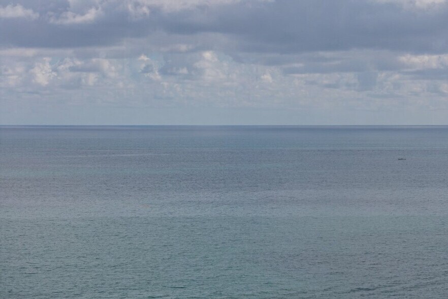 Building Photo - 18683 Collins Ave