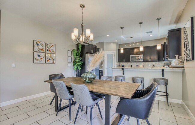 Building Photo - Furnished Eastside Beautiful 3 bed/2 baths for RENT Utilities & Wi-Fi INCLUDED