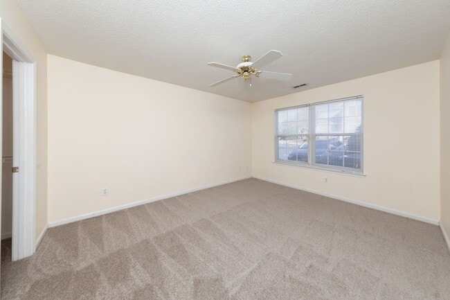 Building Photo - One level living!