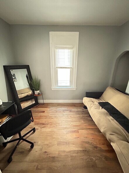 Room 2 - 8213 S Houston Ave