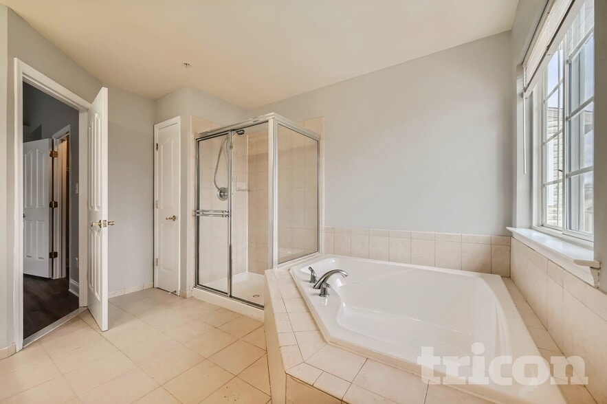 Building Photo - 566 Callander Way