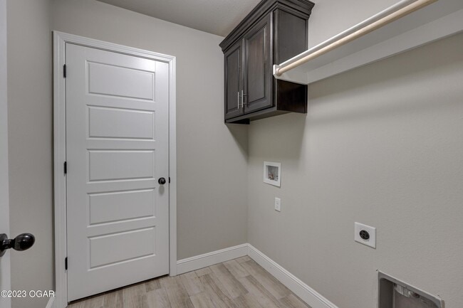 Building Photo - 2030 Mardale Cir