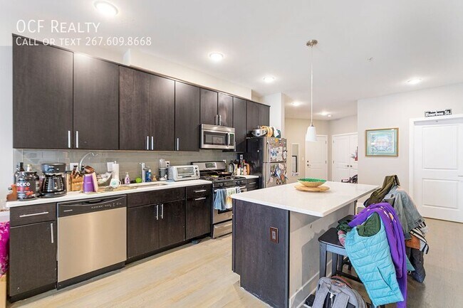 Building Photo - Graduate Hospital Three Bed Apartment