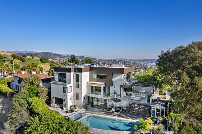 Building Photo - Prestigious Hollywood Hills Home for Rent