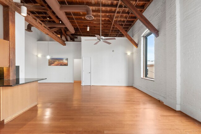 Building Photo - 285 E Stuart Ave