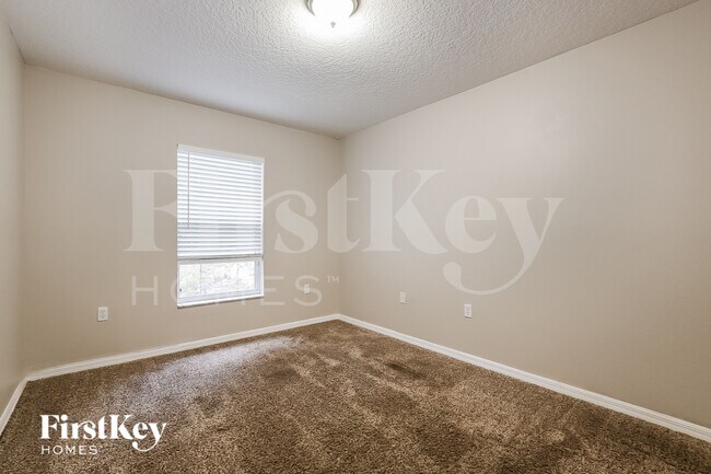 Building Photo - 1564 Deerfield Ave